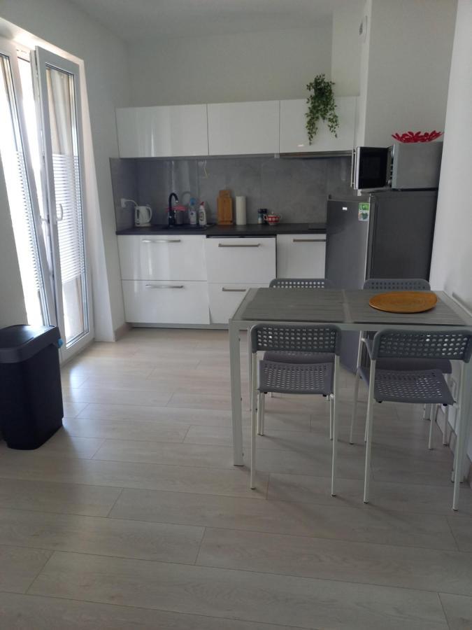 Apartament Mila Z Duzym Tarasem I Miejscem Parkingowym Kolobrzeg Exterior photo