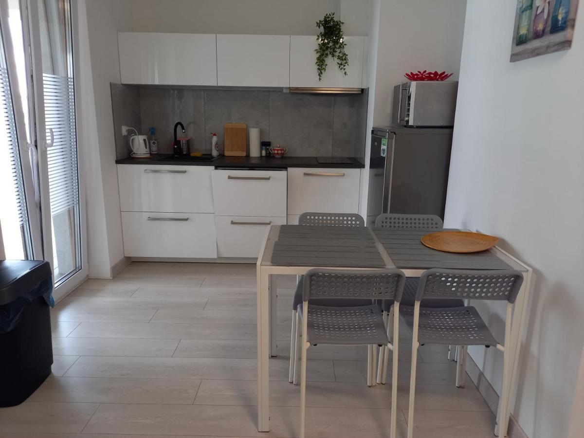 Apartament Mila Z Duzym Tarasem I Miejscem Parkingowym Kolobrzeg Exterior photo